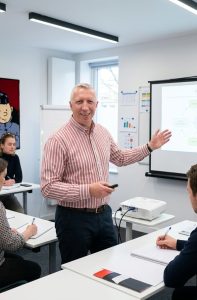 About regis professeur marketing numérique